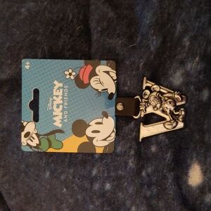 Disney Letter "W" Keychain BRAND NEW